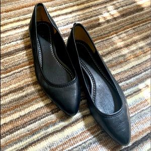 Frye black leather flats7.5
